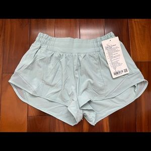 LULULEMON HOTTY HOT 2.5” MINTY BLUE (color no longer available)